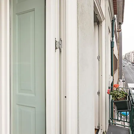 Camoes Flat With Balcony By Lovelystay Porto