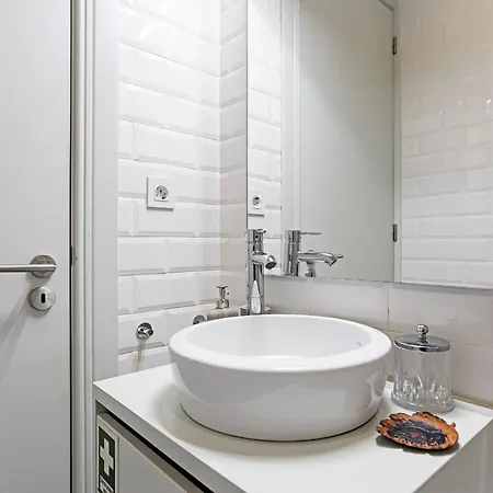 Apartment Camoes Flat With Balcony By Lovelystay Porto