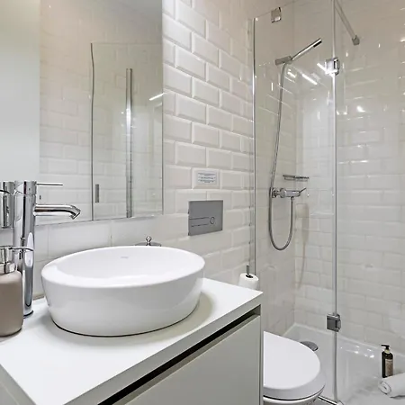 Camoes Flat With Balcony By Lovelystay Porto